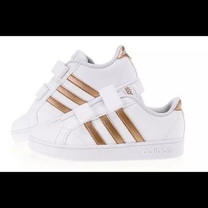NWT Adidas Baseline sneakers